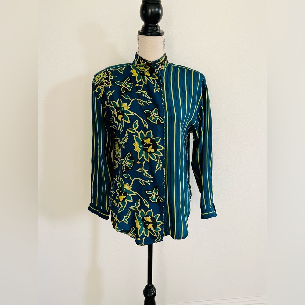 Sunny Leigh 100% Silk Floral Button Up Blouse size S‎